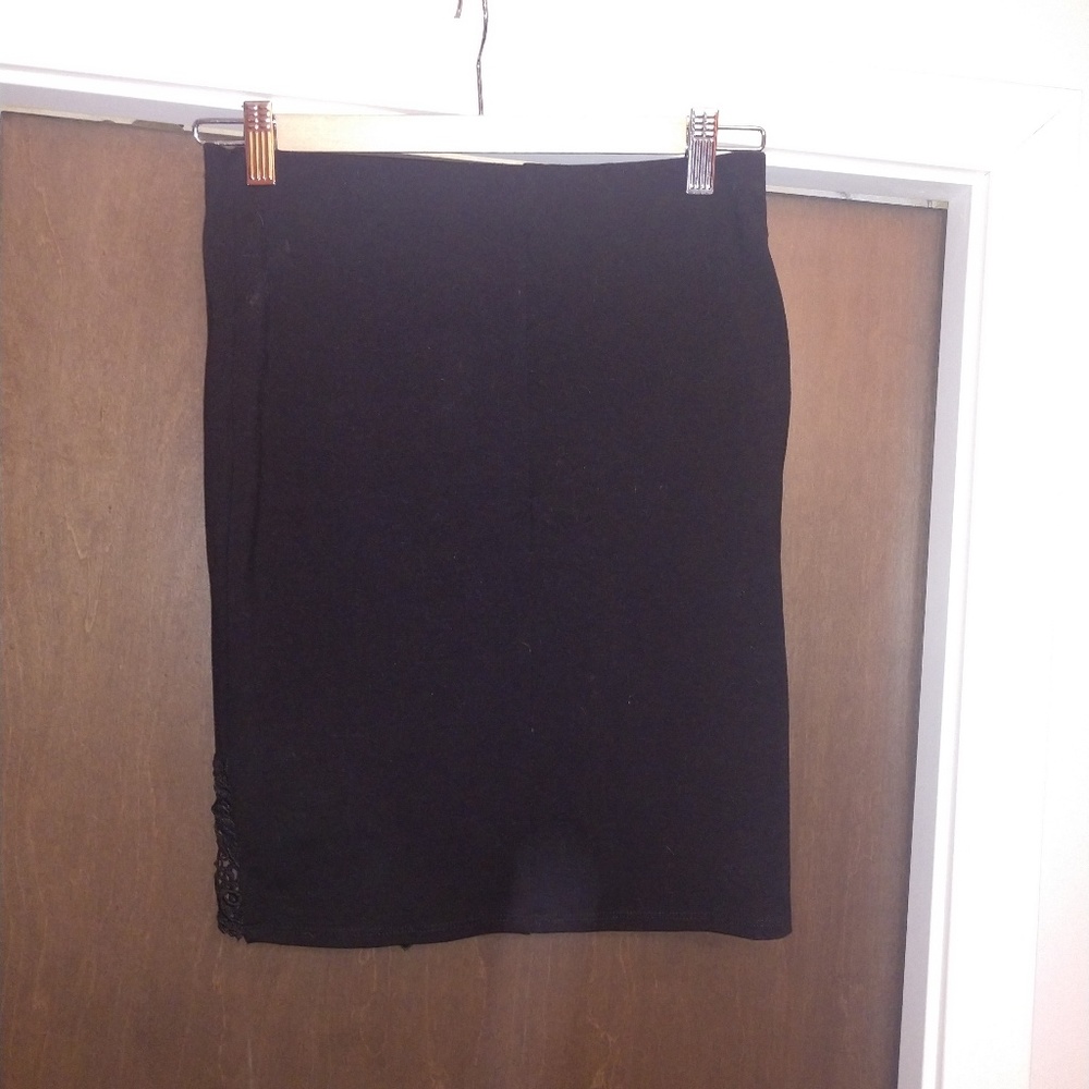 Black bodycon skirt